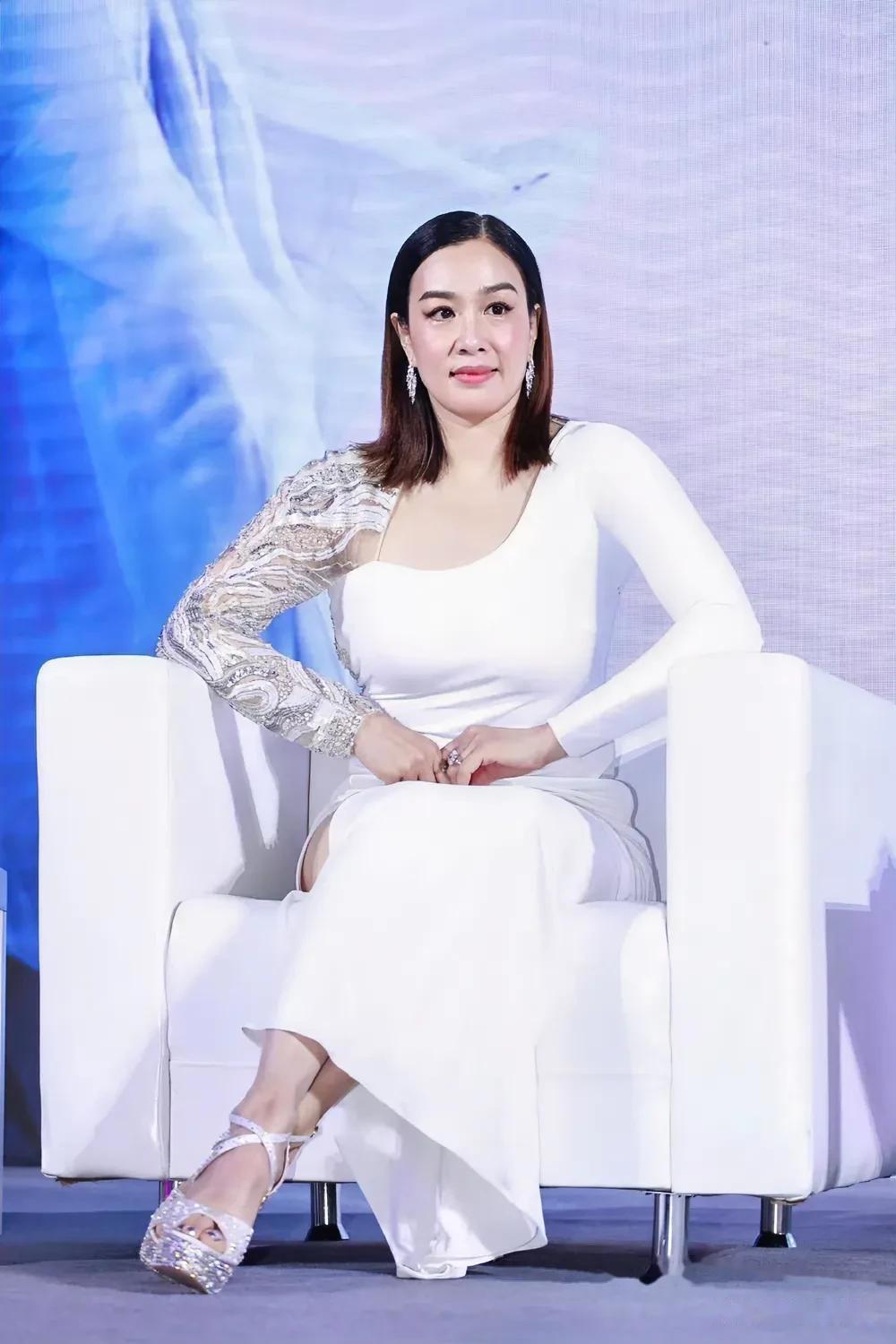 开云体育-“少女胯”和“妈妈胯”有啥区别？看钟丽缇和谢娜产后身材，秒懂