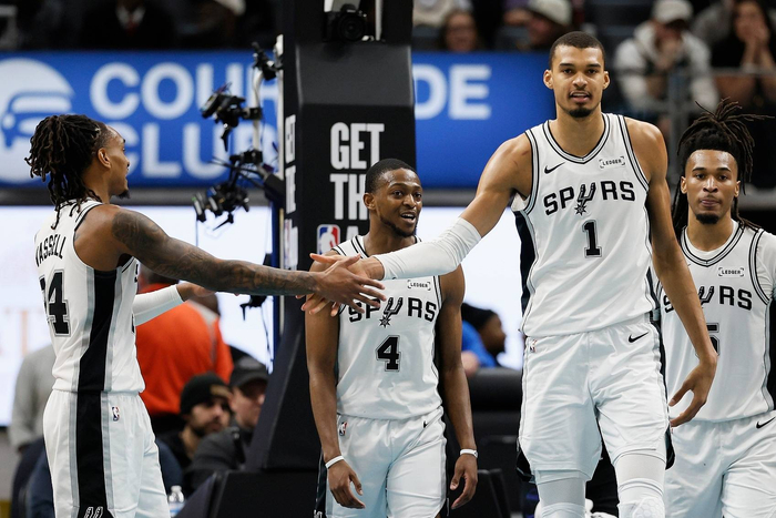 开云体育-NBA最年轻阵容，拥有最年轻且最强的三巨头，他们能否开创王朝？|马刺|霍姆格伦|文班亚马|卡斯尔|福克斯_新浪体育_新浪新闻