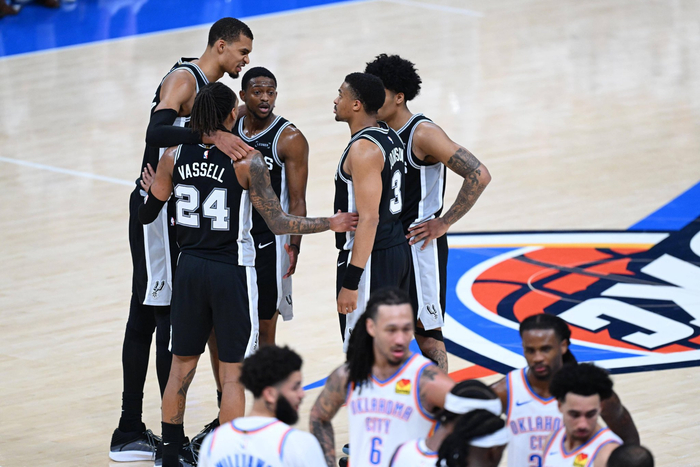 开云体育-NBA最年轻阵容，拥有最年轻且最强的三巨头，他们能否开创王朝？|马刺|霍姆格伦|文班亚马|卡斯尔|福克斯_新浪体育_新浪新闻